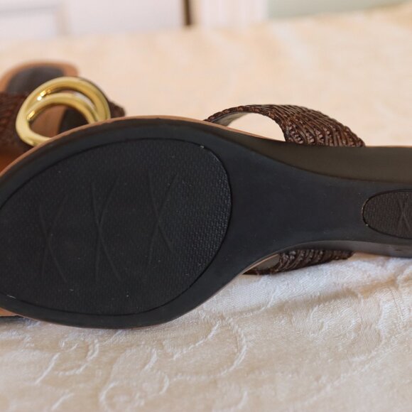 Like new St John's Bay Sandals Size 6 - Picture 2 of 6